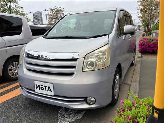 TOYOTA NOAH 2009