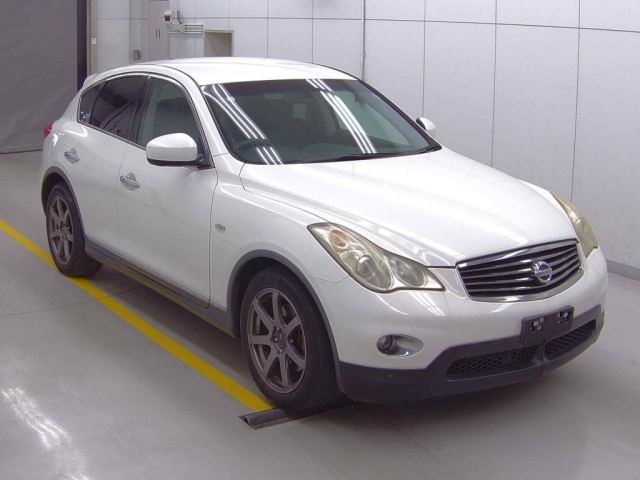 NISSAN SKYLINE CROSSOVER