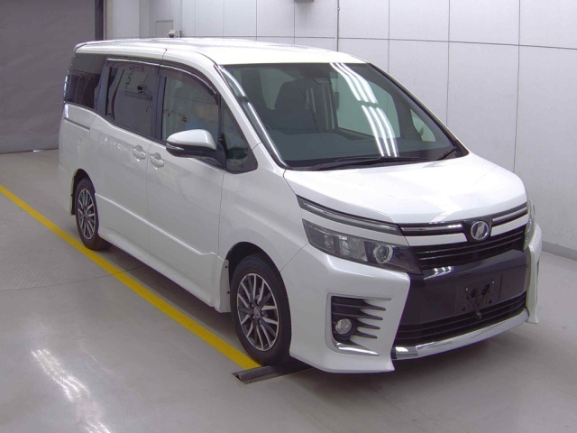 TOYOTA VOXY 2016