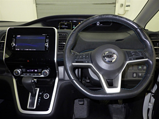 NISSAN SERENA 2017