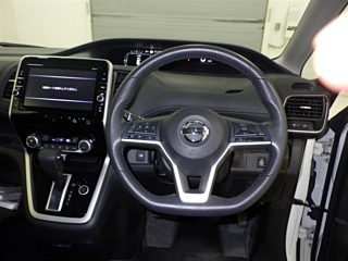 NISSAN SERENA 2019