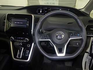 NISSAN SERENA 2017