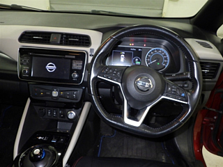 NISSAN LEAF 2018