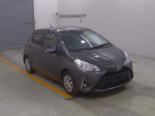 TOYOTA VITZ 2017