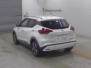NISSAN KIX 2021