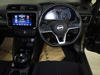 NISSAN LEAF 2022