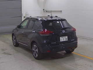 NISSAN KIX 2022