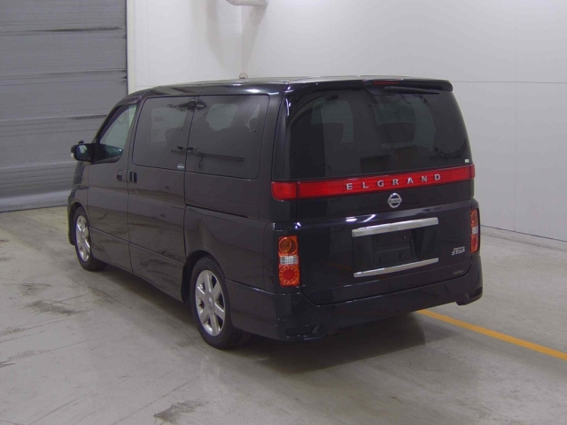 NISSAN ELGRAND 2010