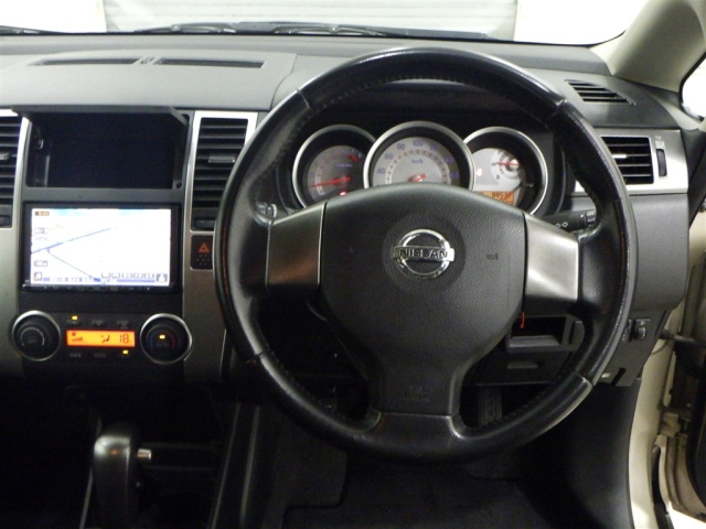 NISSAN TIIDA 2009