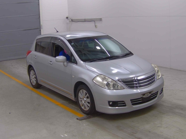 NISSAN TIIDA 2011