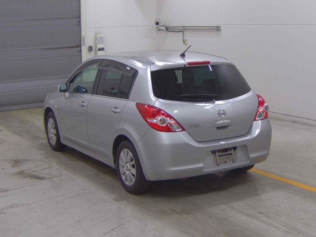 NISSAN TIIDA 2011