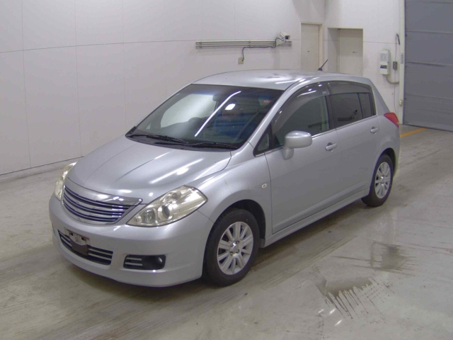 NISSAN TIIDA 2011