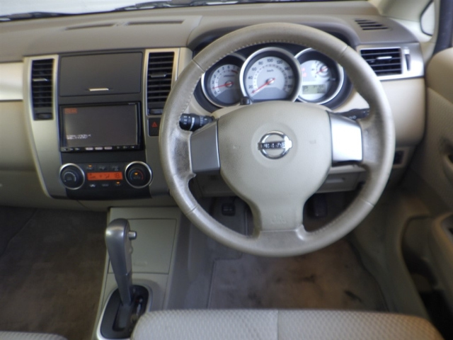 NISSAN TIIDA 2012