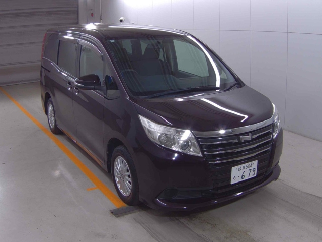 TOYOTA NOAH 2014