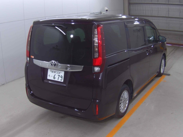 TOYOTA NOAH 2014