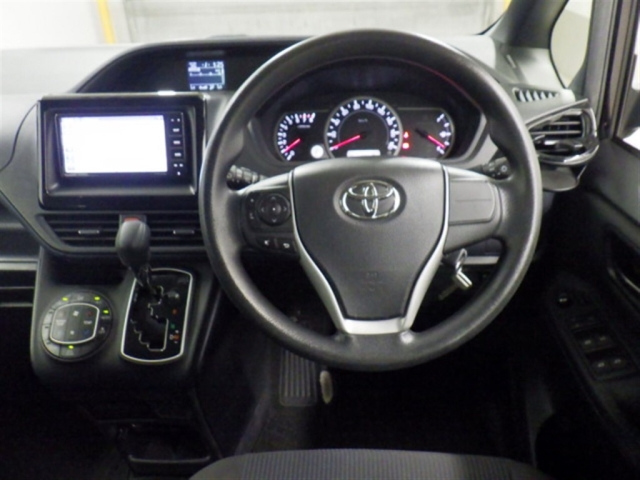 TOYOTA NOAH 2014