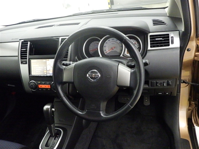 NISSAN TIIDA 2008