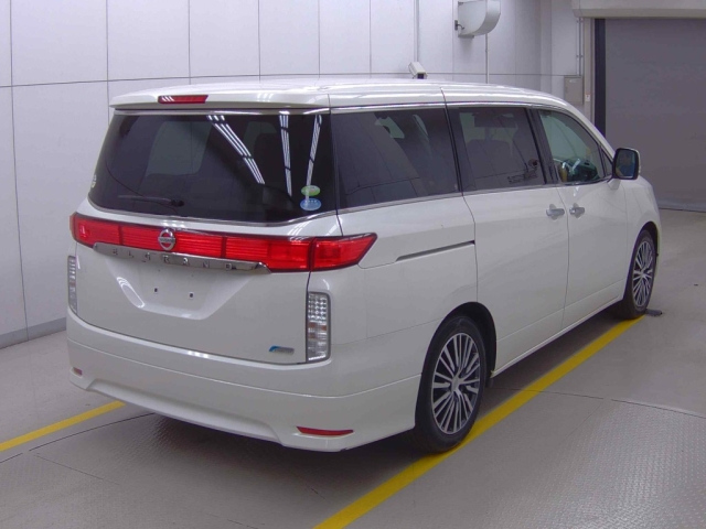 NISSAN ELGRAND 2010