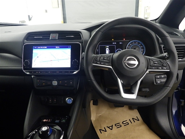 NISSAN LEAF 2022