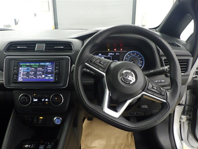 NISSAN LEAF 2021