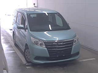 TOYOTA NOAH 2014