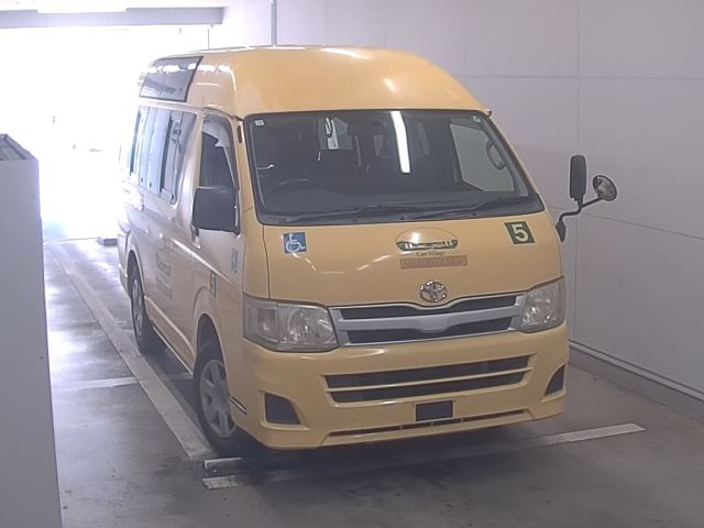 TOYOTA HIACE VAN 2013