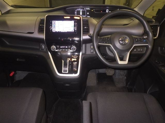 NISSAN SERENA 2018