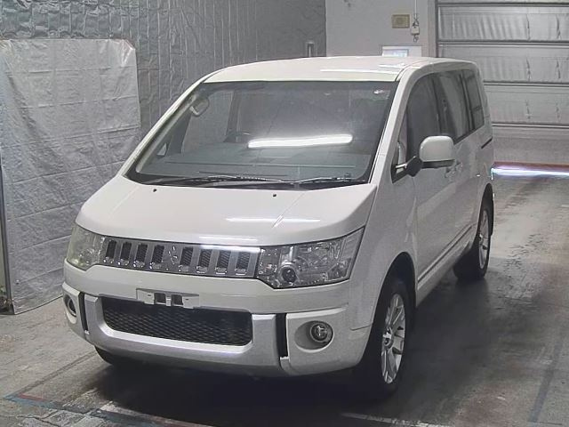 MITSUBISHI DELICA D5 2014