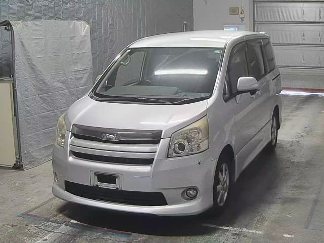 TOYOTA NOAH 2008