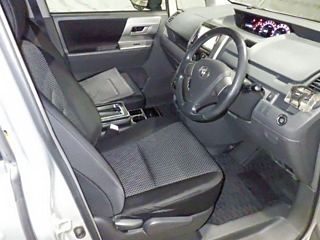 TOYOTA NOAH 2008