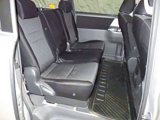 TOYOTA NOAH 2008