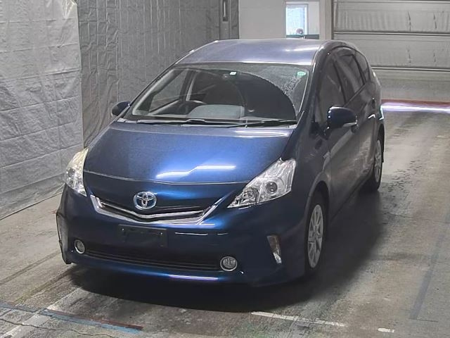 TOYOTA PRIUS ALPHA 2014
