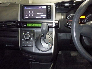 TOYOTA WISH 2012
