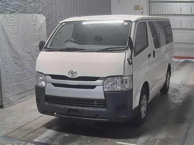 TOYOTA HIACE VAN 2018