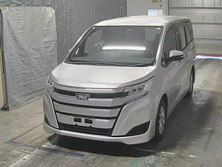 TOYOTA NOAH 2018