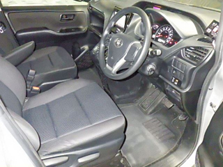 TOYOTA NOAH 2018