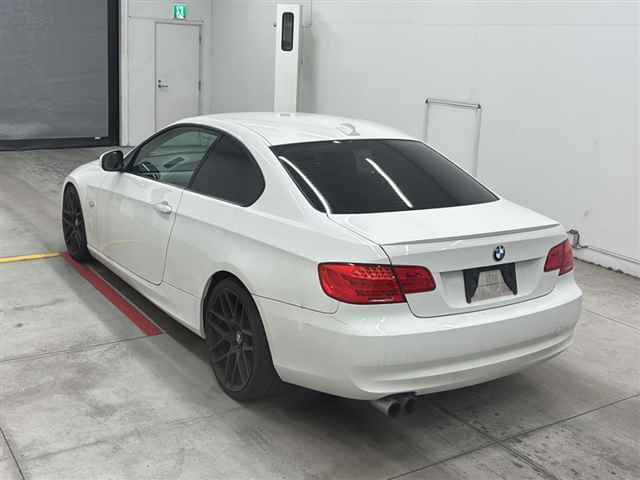 BMW 3 SERIES 2011