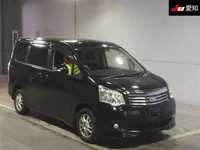 TOYOTA NOAH 2012