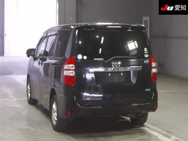 TOYOTA NOAH 2012