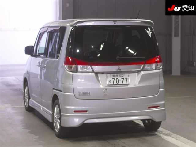MITSUBISHI DELICA D2 2011
