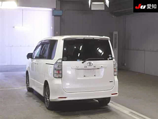 TOYOTA VOXY 2010