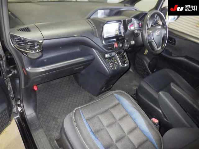 TOYOTA NOAH 2016