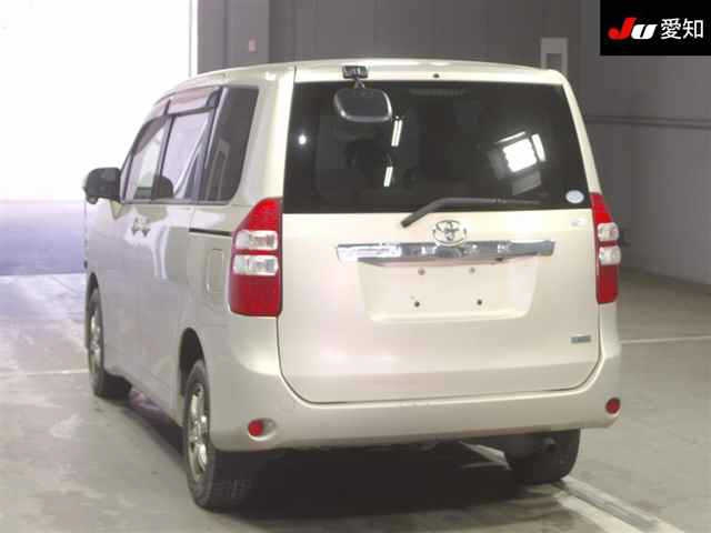 TOYOTA NOAH 2012