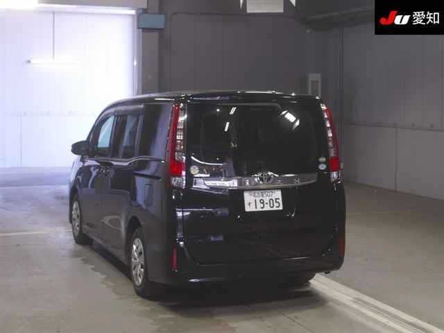 TOYOTA NOAH 2016