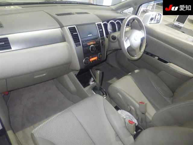 NISSAN TIIDA 2010
