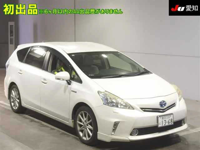 TOYOTA PRIUS ALPHA 2013