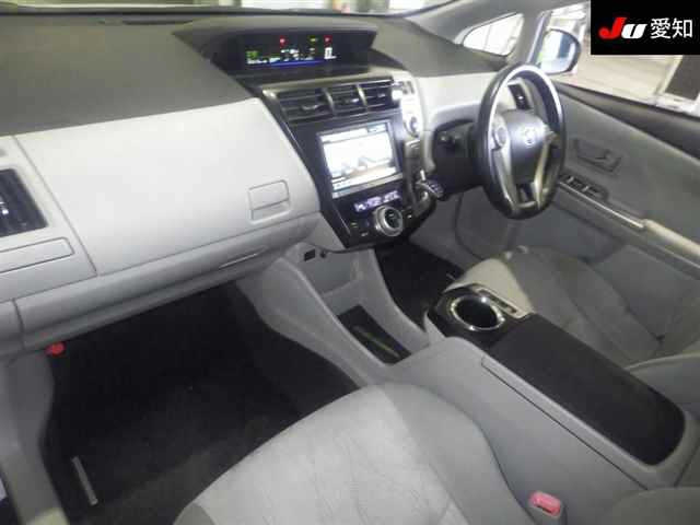 TOYOTA PRIUS ALPHA 2013
