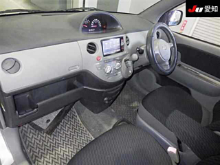 TOYOTA SIENTA 2009