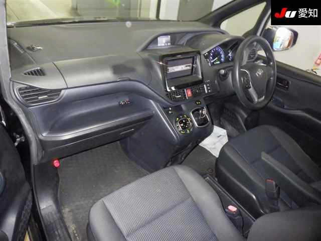 TOYOTA NOAH 2014