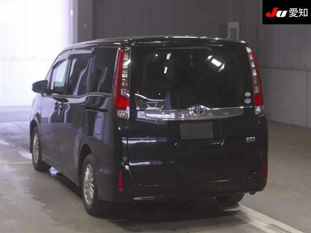 TOYOTA NOAH 2014